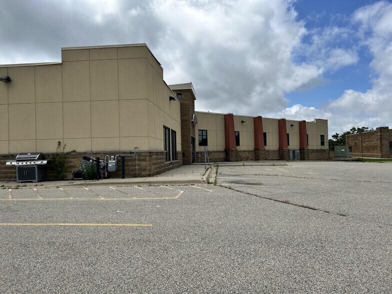 More Photos Of 2440 Clare Ln Ne, Rochester Flex For Sale