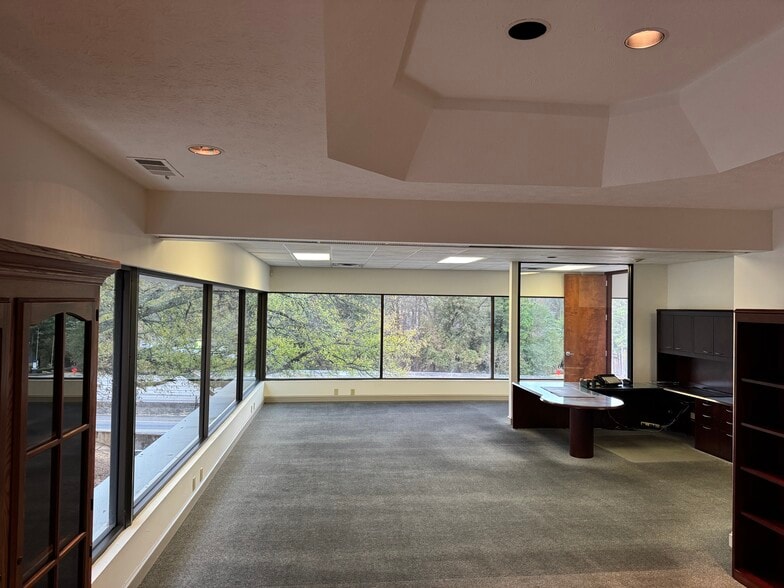 More Photos Of 2707 Buford Hwy, Atlanta Office For Sale