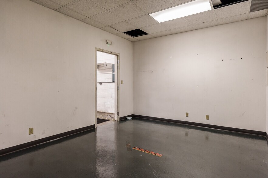 More Photos Of 6212 Material Ave, Loves Park Warehouse For Sale
