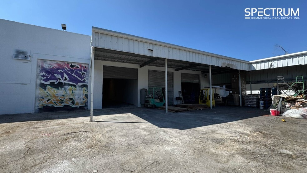 More Photos Of 15927-15929 Arminta St, Van Nuys Manufacturing For Lease