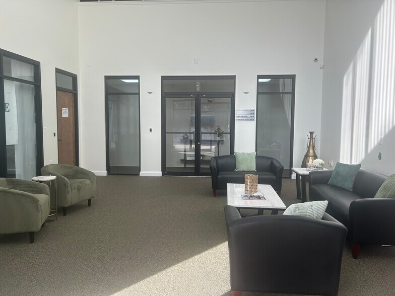 More Photos Of 2425 Wall St, Conyers Medical For Lease
