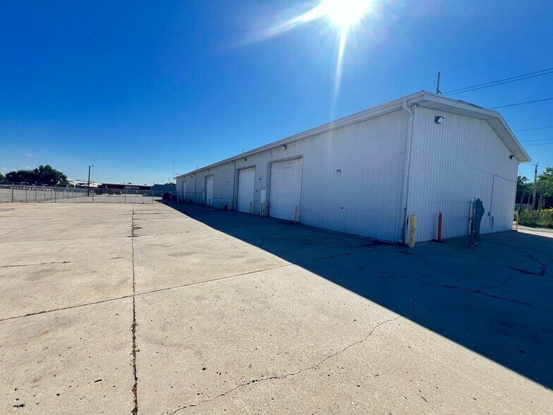 More Photos Of 5620 Massachusettes Ave, Indianapolis Service For Lease