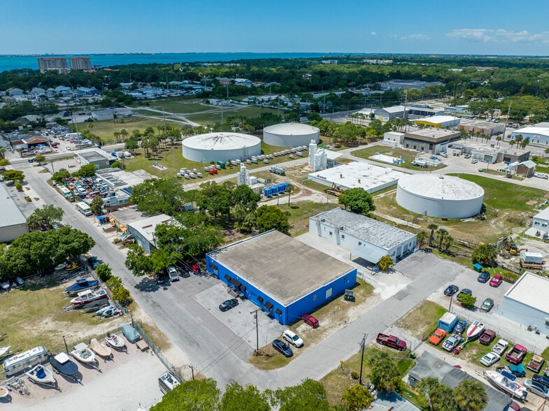 More Photos Of 1681 11th St, Sarasota Light Manufacturing For Sale