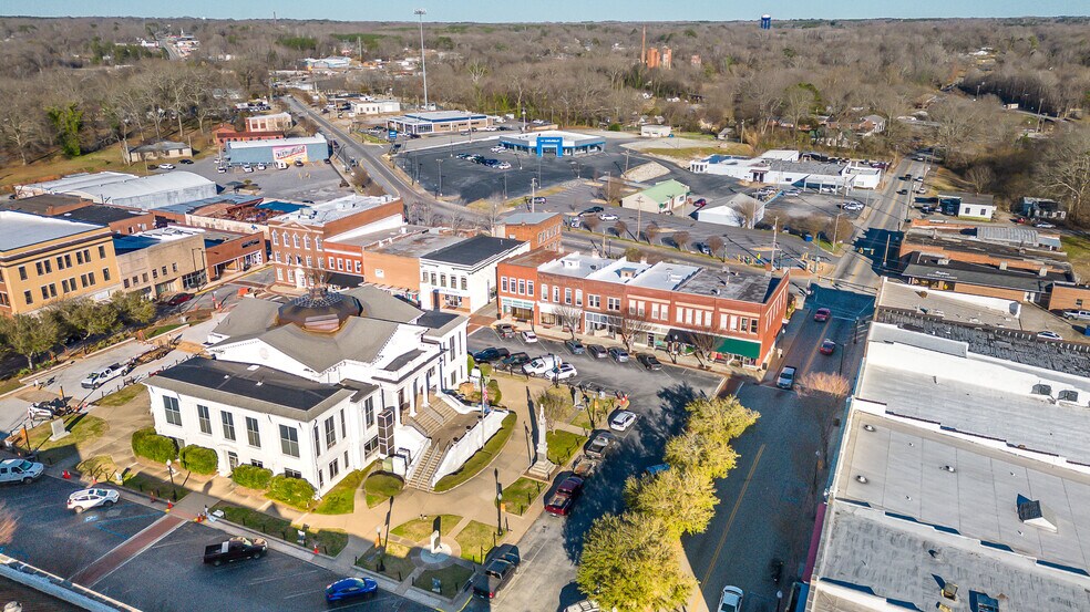 More Photos Of 108 E Public Sq, Laurens Storefront Retail Residential For Sale