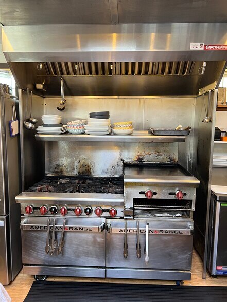 More Photos Of 1311 Bay Ave, Ocean Park General Retail For Sale