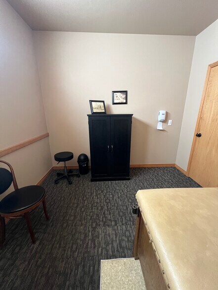 More Photos Of 77 Adcock Dr, Alamosa Healthcare For Sale
