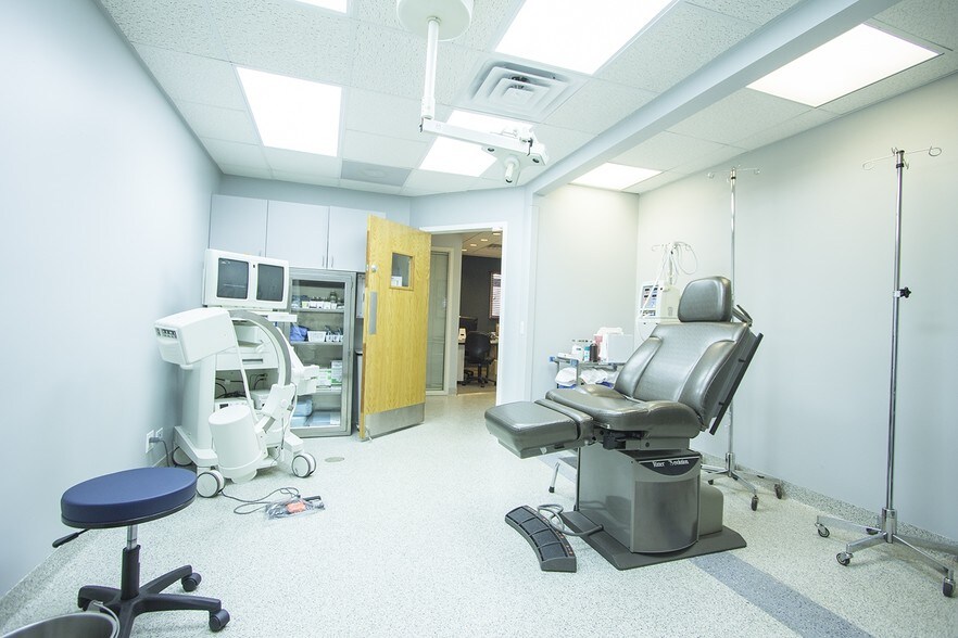 More Photos Of 7319-7321 W North Ave, River Forest Medical For Sale
