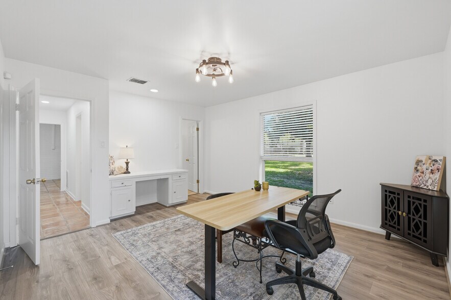 More Photos Of 12319 Scyrus Ln, Houston Office For Sale