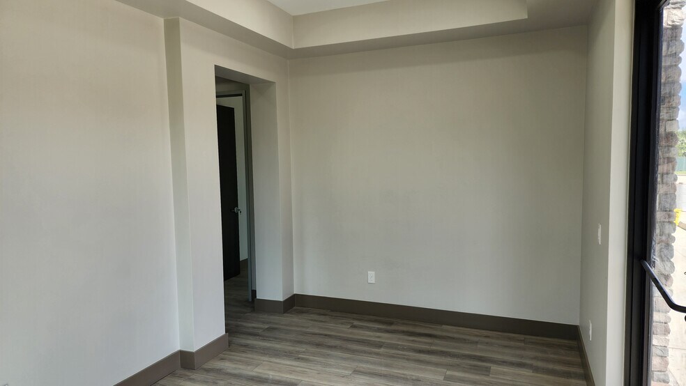 More Photos Of 1849 Forest Park Ln, Pearland Medical For Sale