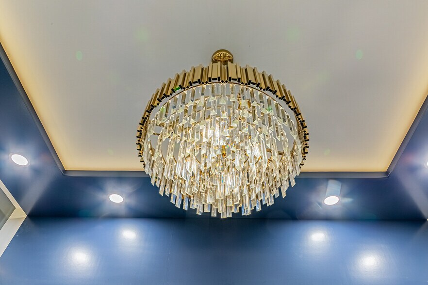 More Photos Of 3211 Beverly Blvd, Los Angeles Bar For Sale