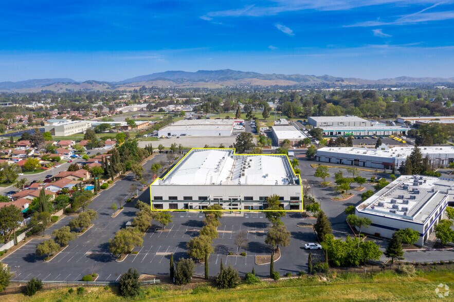 More Photos Of 1745 Enterprise Dr, Fairfield Flex For Lease