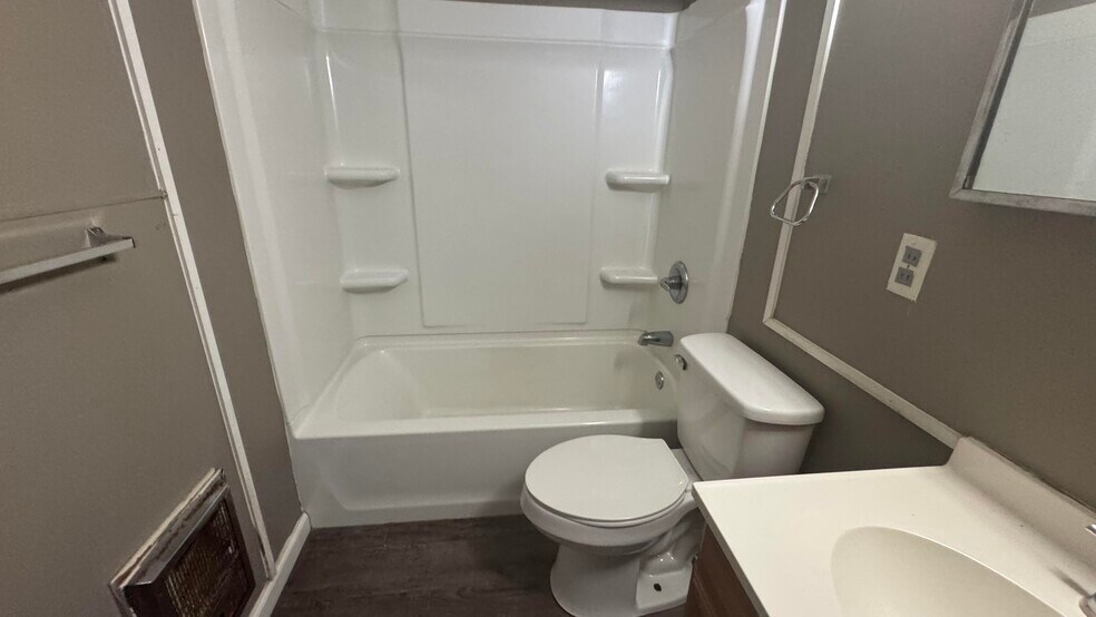 More Photos Of 511 S Rawlings St, Carbondale Apartments For Sale