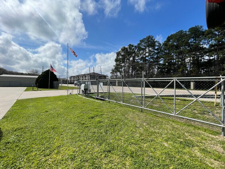 More Photos Of 2211 Louetta Rd, Spring Industrial For Sale