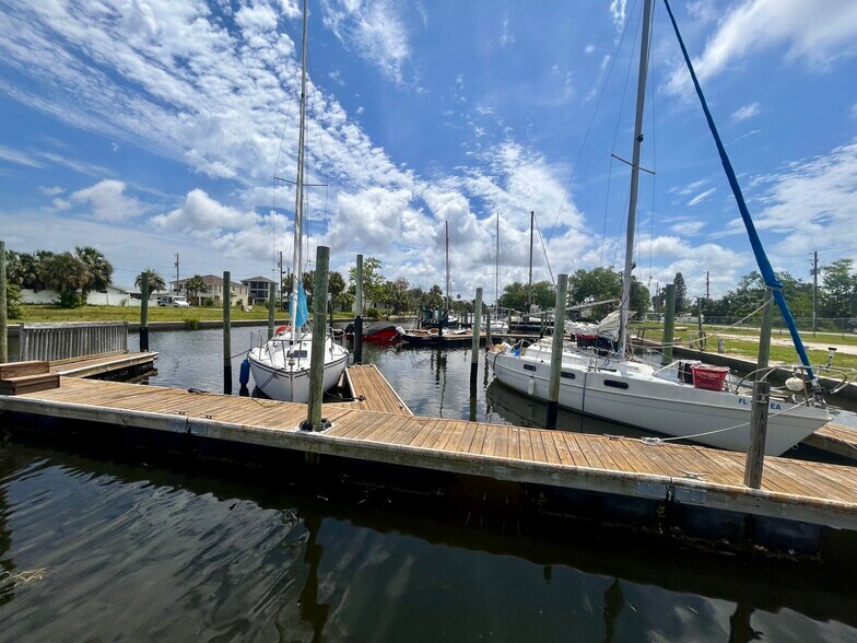 More Photos Of 6501 Boatyard Dr, Hudson Specialty For Sale