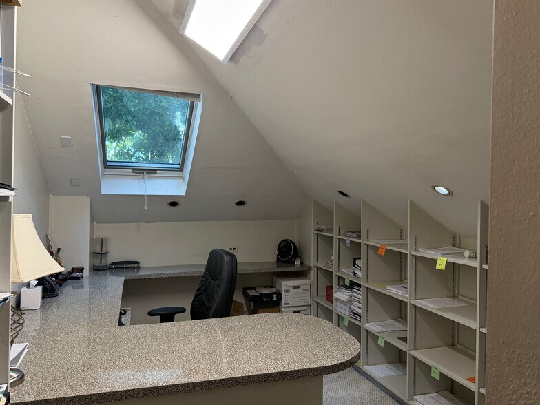 More Photos Of 1201 Griffin St W, Dallas Office For Sale