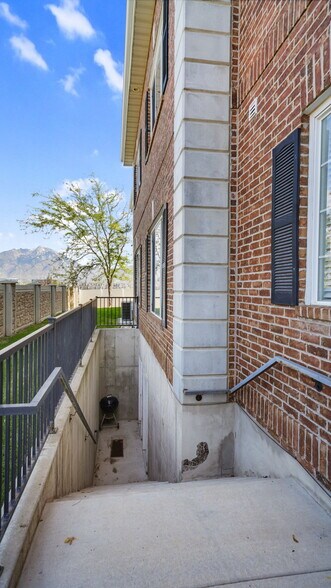 More Photos Of 891 W Baxter Dr, South Jordan Office For Sale