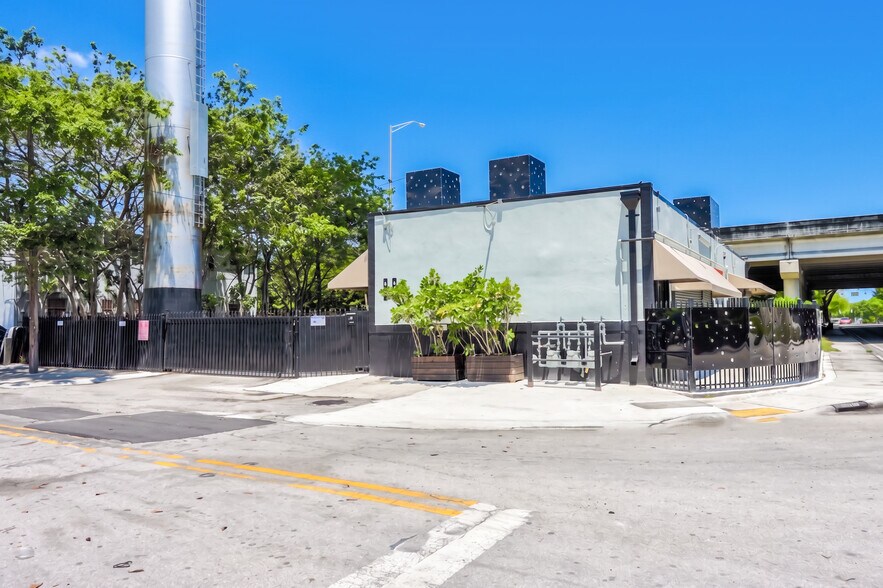 More Photos Of 643 NW 20th St, Miami Freestanding For Sale