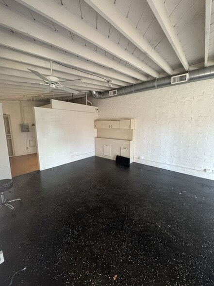 More Photos Of 2905 N Sepulveda Blvd, Manhattan Beach Storefront For Lease