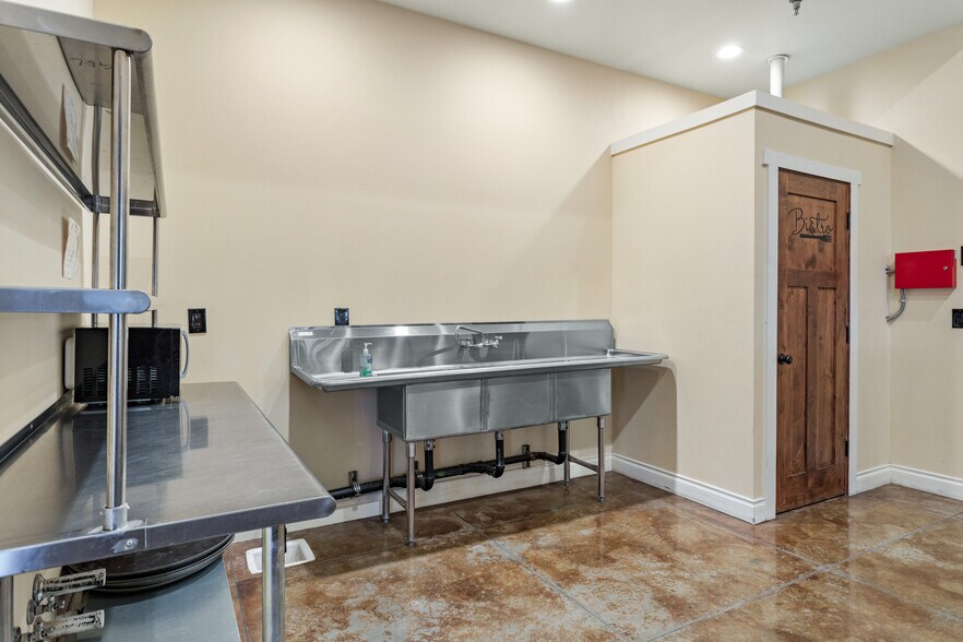 More Photos Of 7998 Vialago Pkwy, Zillah Specialty For Sale