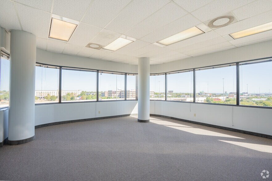 More Photos Of 1200 E Copeland Rd, Arlington Office For Lease
