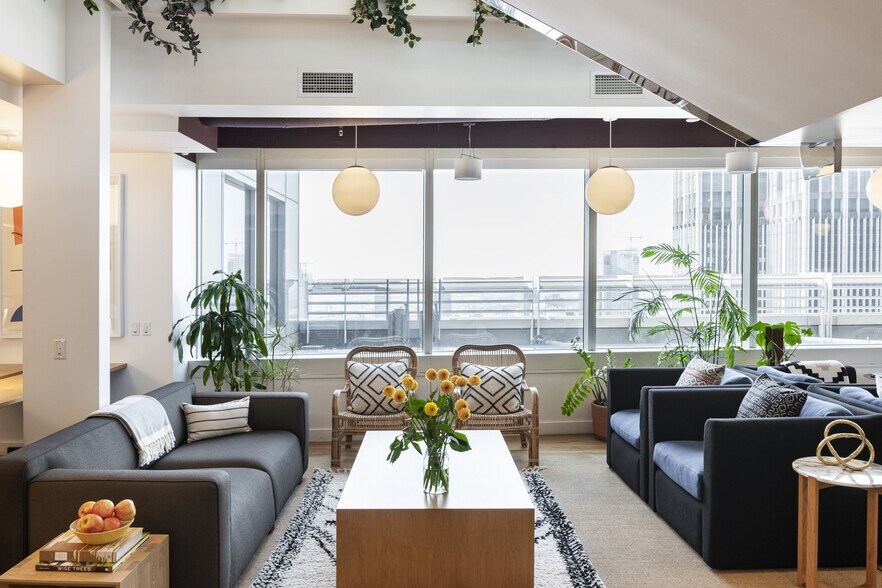 More Photos Of 555 W 5th St, Los Angeles Office For Lease