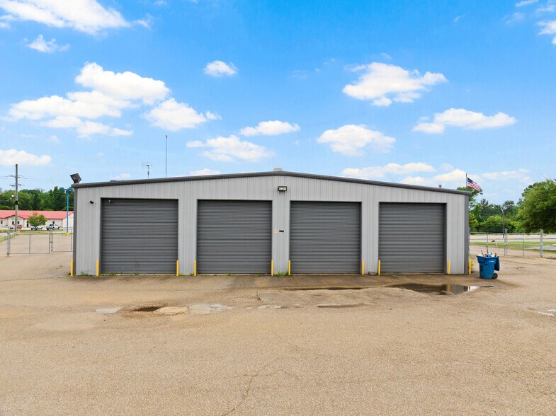 More Photos Of 2300 W Ferguson Rd, Mount Pleasant Freestanding For Lease