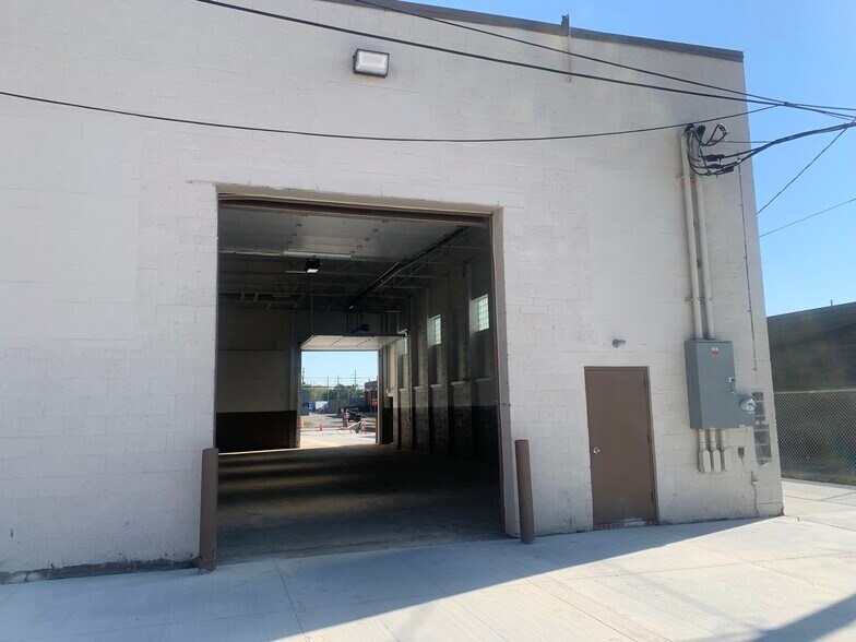 More Photos Of 24275 Mound Rd, Warren Manufacturing For Sale