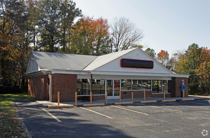 Primary Photo Of 9911 Three Chopt Rd, Richmond Convenience Store For Lease