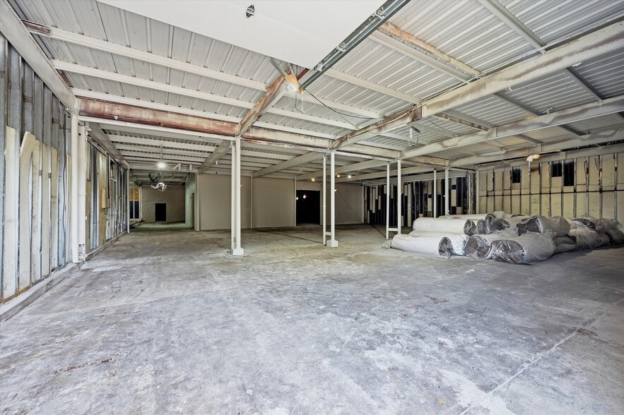 More Photos Of 613 S Armstrong Ave, Denison Warehouse For Sale