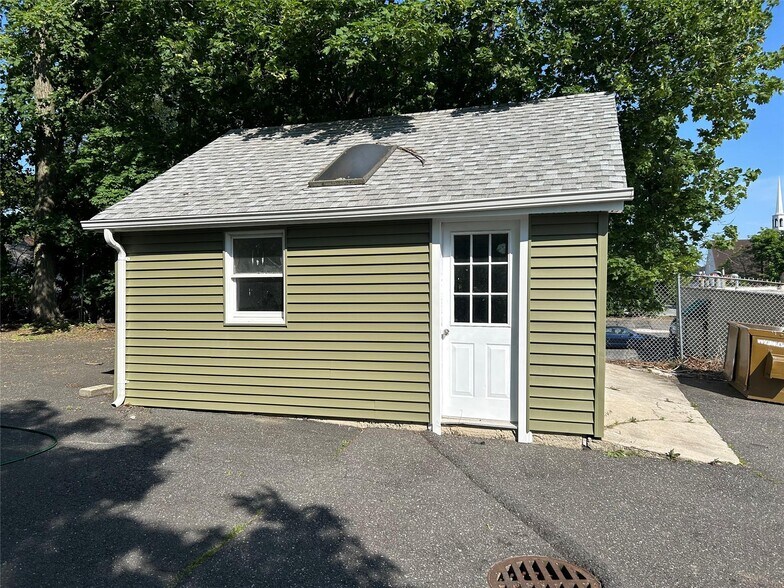 More Photos Of 153 Main St, Kings Park Office For Sale