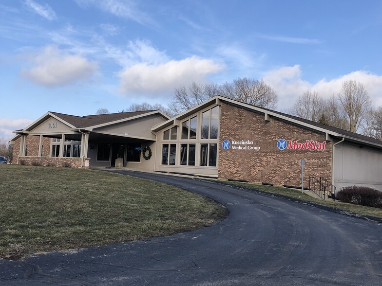 Primary Photo Of 1001 N Main St, Nappanee Medical For Lease