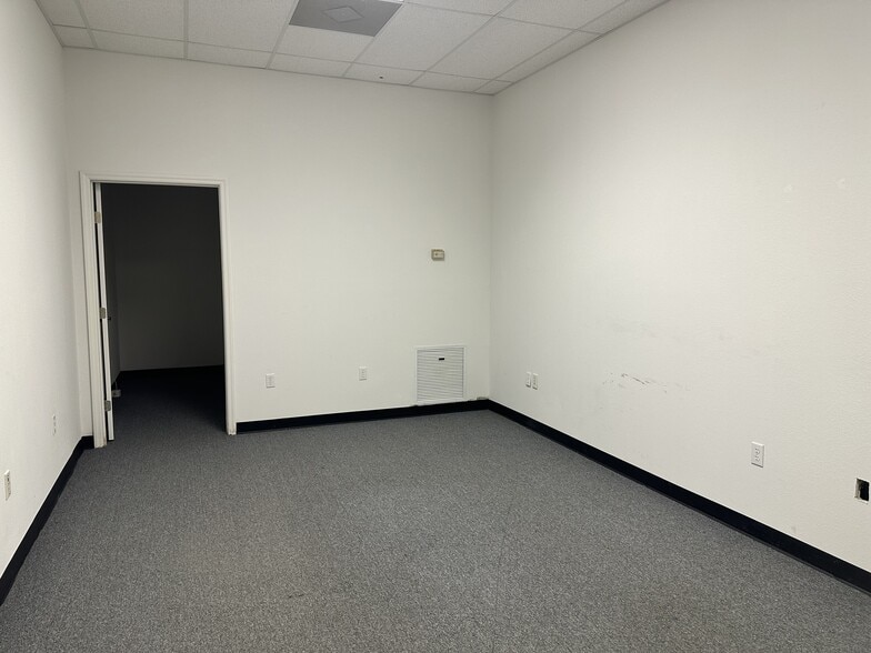 More Photos Of 933 Beville Rd, Daytona Beach Unknown For Lease