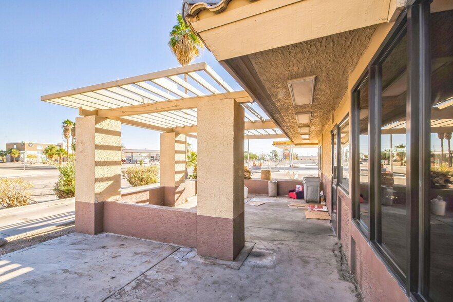 More Photos Of 379 S Lovekin Blvd, Blythe Fast Food For Lease