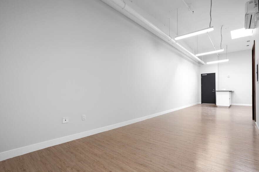 More Photos Of 3751-3761 S Hill St, Los Angeles Warehouse For Lease