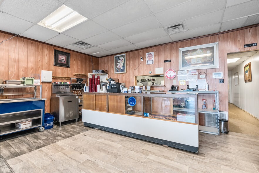 More Photos Of 140 W Main St, Itasca Restaurant For Lease