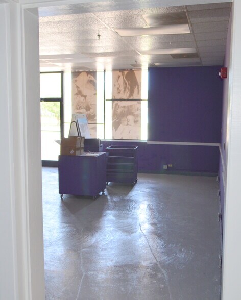 More Photos Of 2010 Stateline Rd W, Southaven Schools For Lease