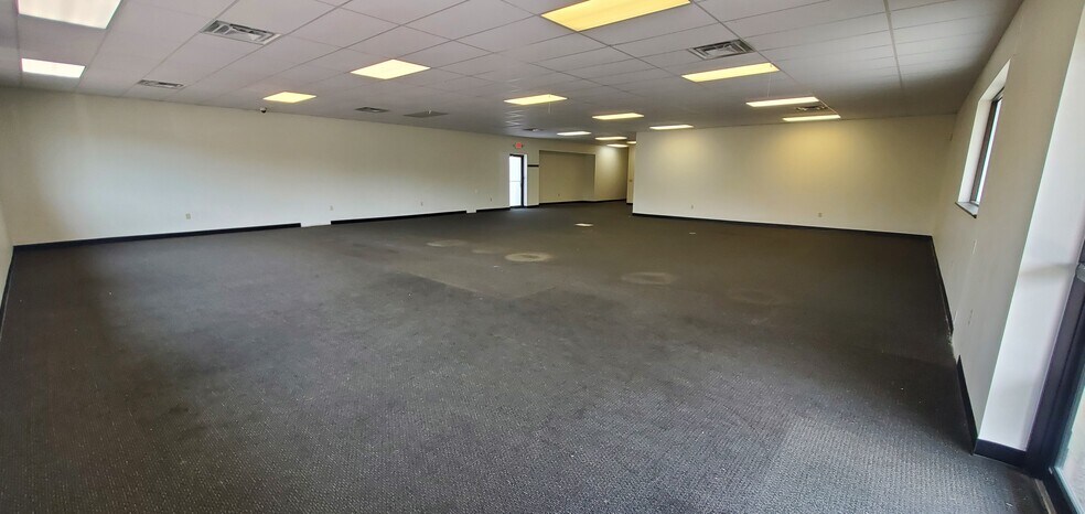 More Photos Of 1315 S Breiel Blvd, Middletown Freestanding For Sale