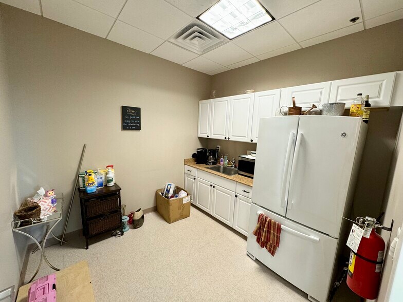 More Photos Of 12751 Marblestone Dr, Woodbridge Office For Lease