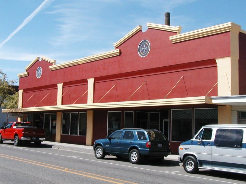 Primary Photo Of 126 W Main St, Everson Storefront For Lease