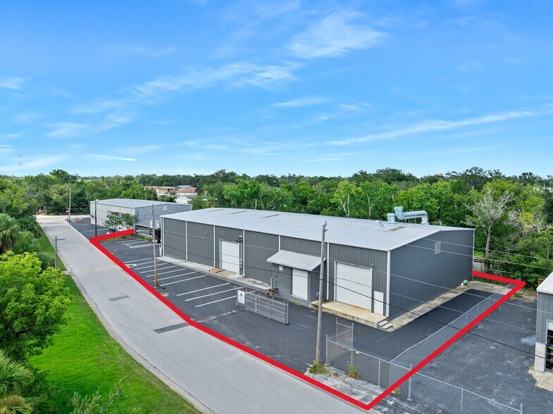 More Photos Of 711 Commercial Dr, Daytona Beach Manufacturing For Lease