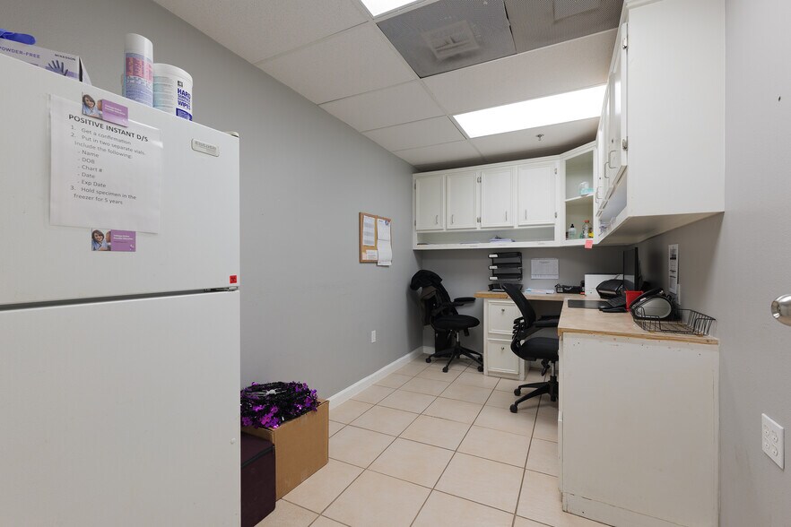 More Photos Of 305 Expressway 83, Mission Medical For Lease