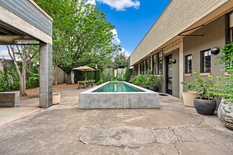 More Photos Of 311-321 Sixth St, San Antonio Office For Lease