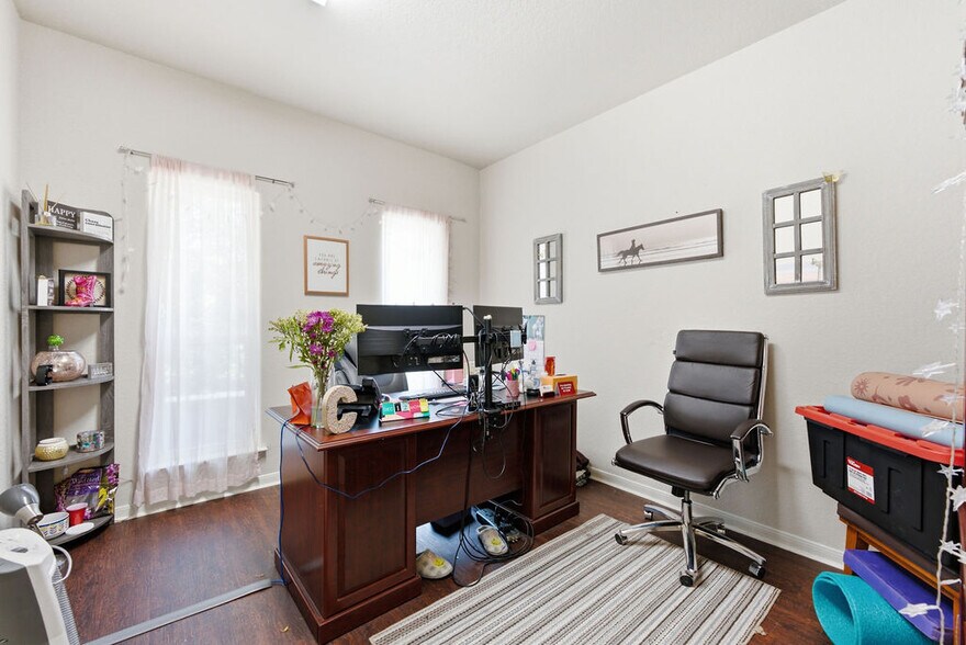 More Photos Of 215 Courtyard Dr, New Braunfels Office For Lease