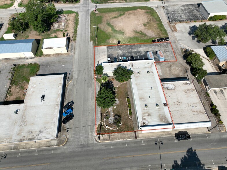 More Photos Of 1510 Avenue M, Hondo Loft Creative Space For Lease