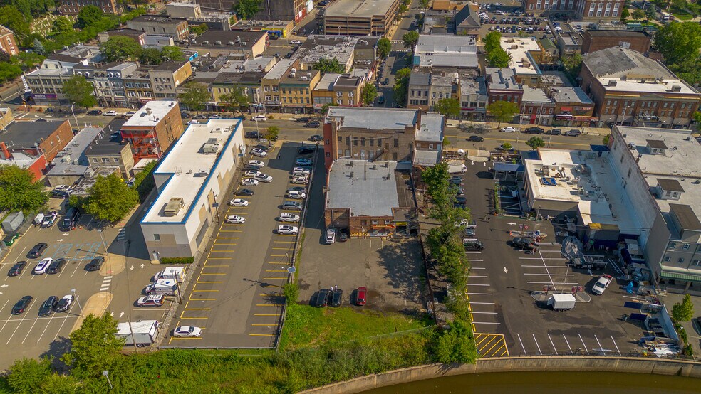 More Photos Of 1144 Elizabeth Ave, Elizabeth General Retail For Sale
