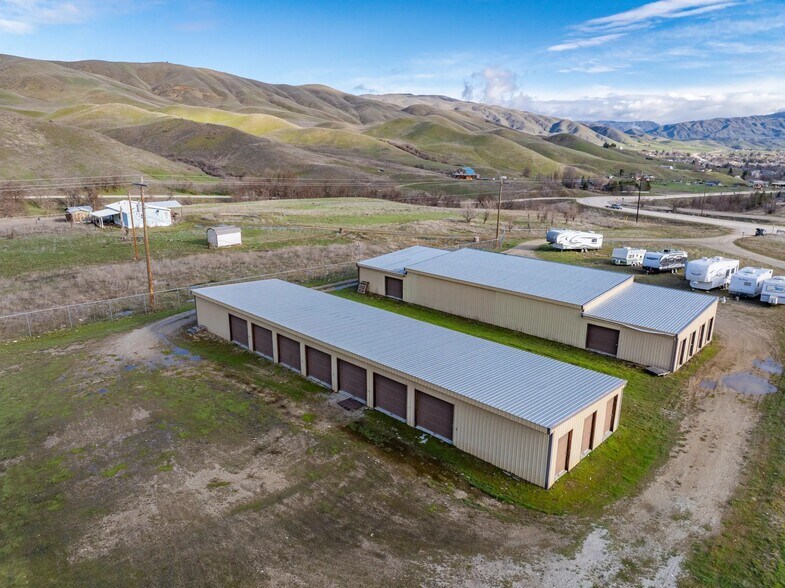 More Photos Of 10 Arthur Ln, Horseshoe Bend Self Storage For Sale