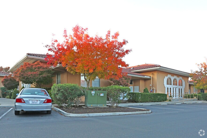 More Photos Of 9499 N Fort Washington Rd, Fresno Unknown For Lease