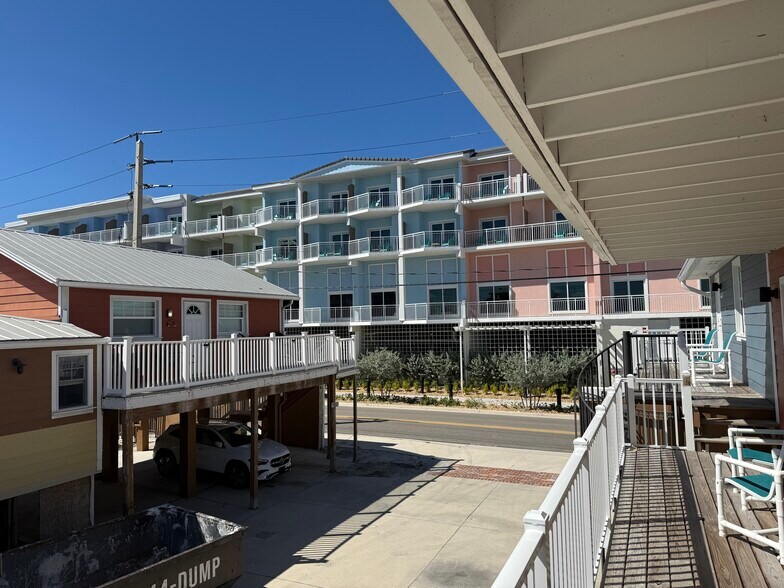 More Photos Of 202 Crescent St, Fort Myers Beach Specialty For Lease