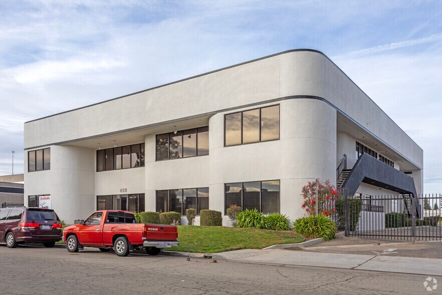 More Photos Of 426 W Bedford Ave, Fresno Light Manufacturing For Lease
