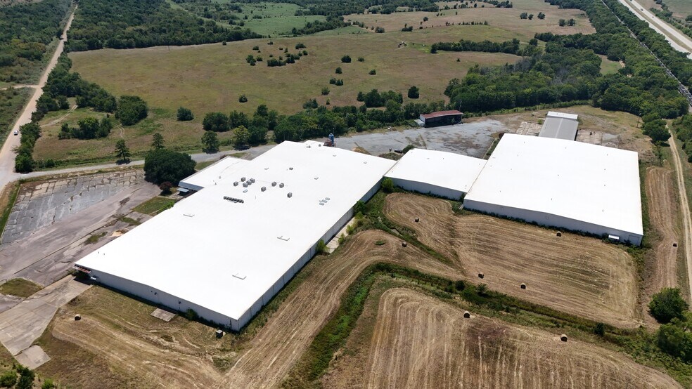 More Photos Of 398 Vinita Allen Rd, Atoka Warehouse For Lease